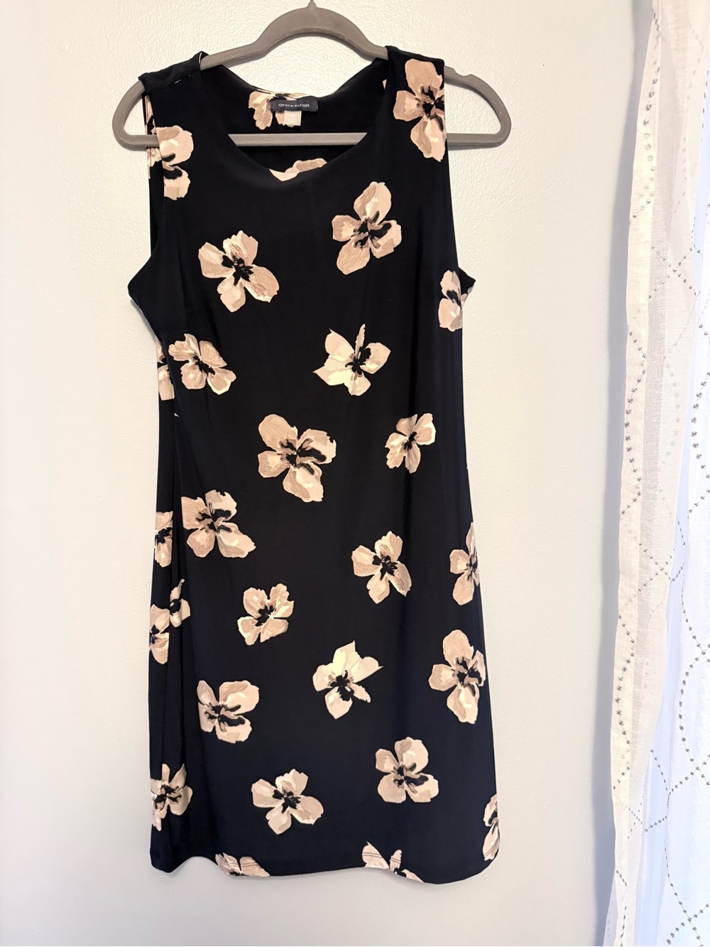 Tommy Hilfiger Black Sleeveless Floral Shift Dress with Cream Flowers